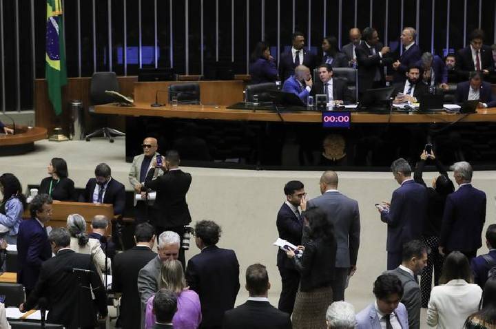Aprovada urgência de PL que libera R$ 1,5 bi para saúde e educação